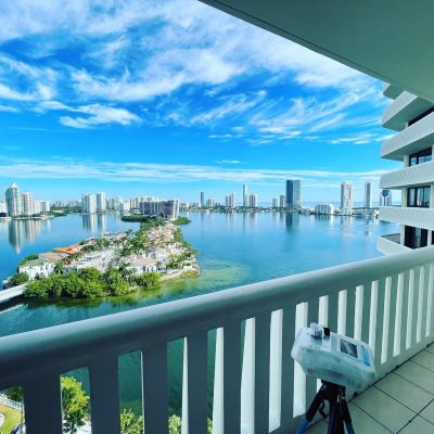 A certified mold inspector in Miami performing mold testing and assessment, ensuring accurate results and healthy indoor air quality, showcasing the expertise of a professional mold assessor in Miami.