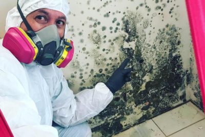 A certified mold inspector in Miami performing mold testing and assessment, ensuring accurate results and healthy indoor air quality, showcasing the expertise of a professional mold assessor in Miami.