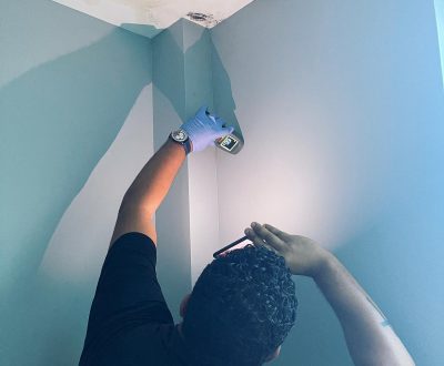 A certified mold inspector in Miami performing mold testing and assessment, ensuring accurate results and healthy indoor air quality, showcasing the expertise of a professional mold assessor in Miami.